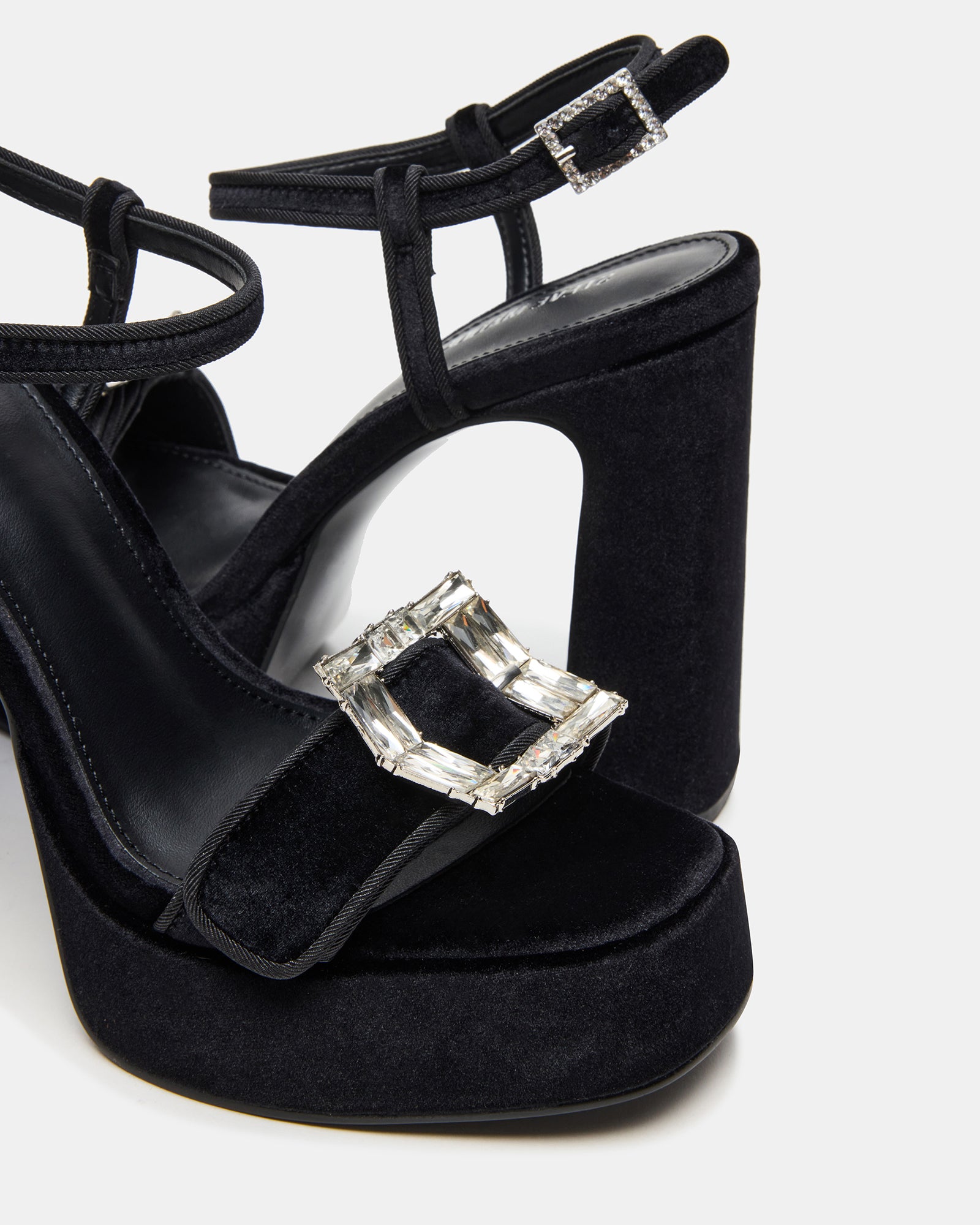 LIANDRA BUCKLE BLACK VELVET